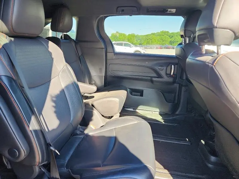 2021 TOYOTA SIENNA XSE 7-PASSENGER  