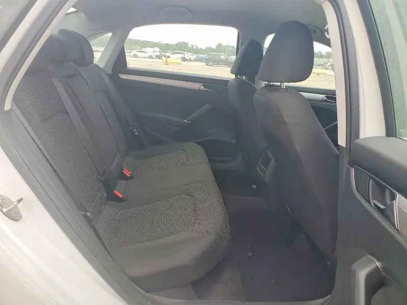 2018 VOLKSWAGEN PASSAT S  