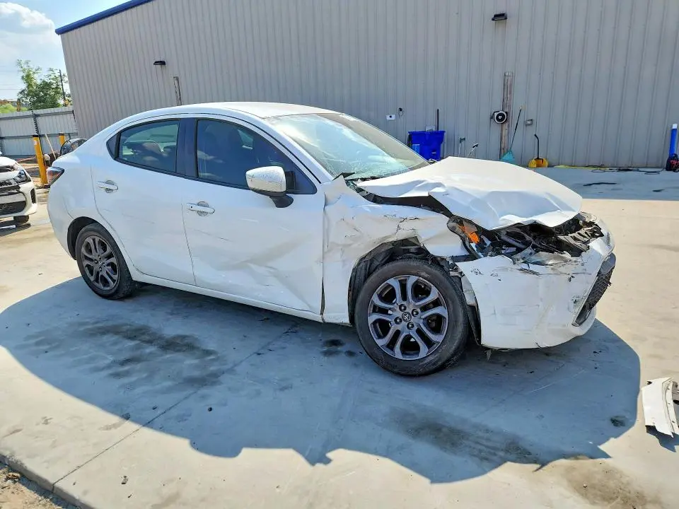 2019 TOYOTA YARIS LE  