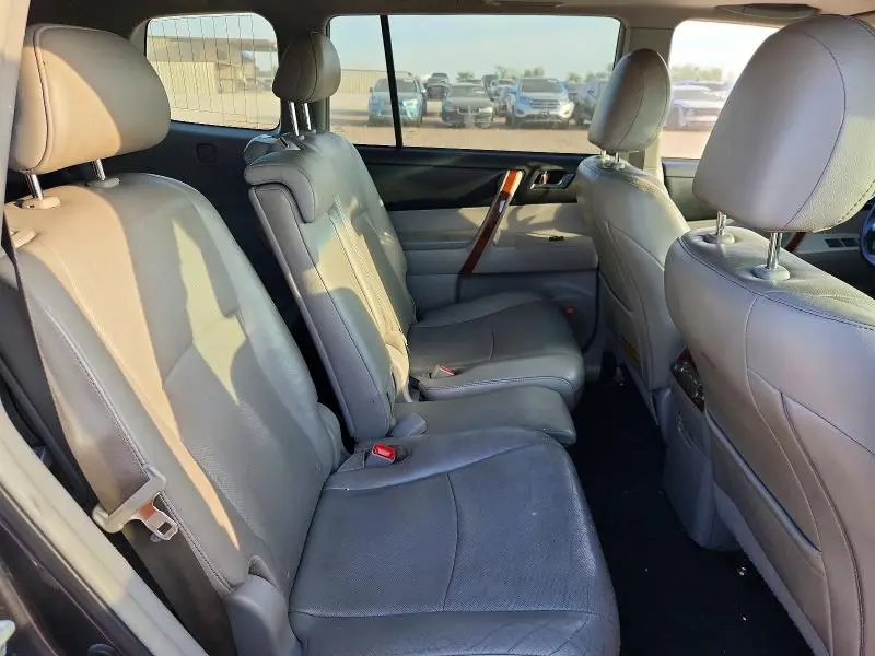2013 TOYOTA HIGHLANDER LIMITED  