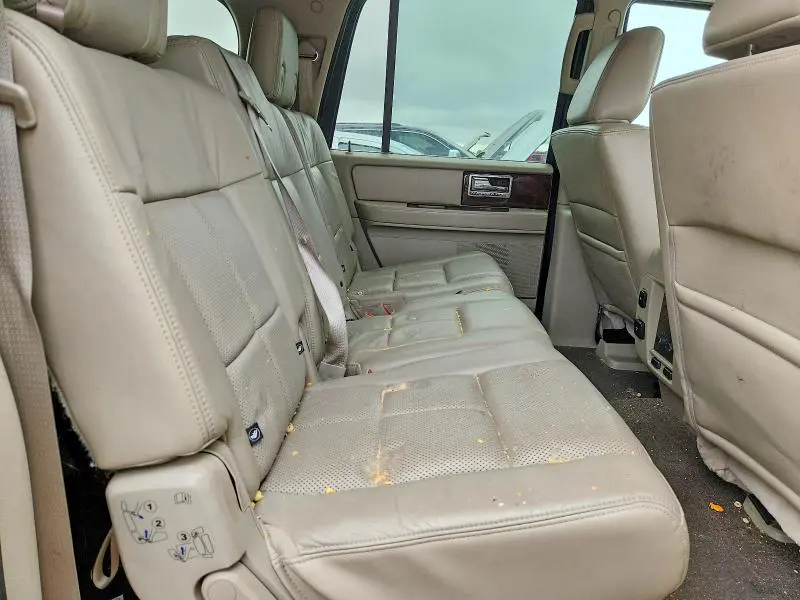 2011 LINCOLN NAVIGATOR   