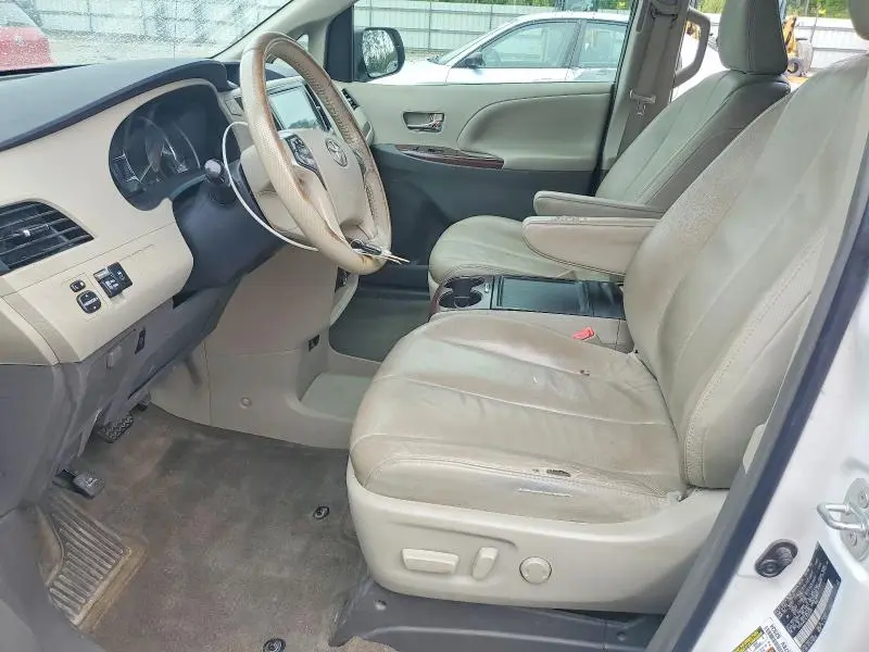 2014 TOYOTA SIENNA XLE 8-PASSENGER  