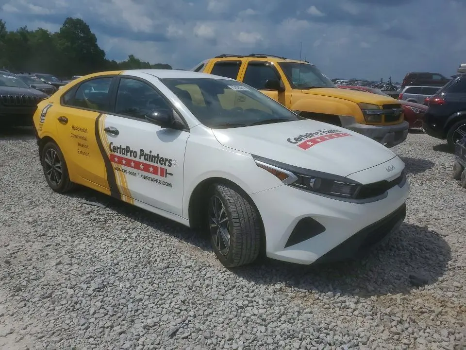 2023 KIA FORTE LX  