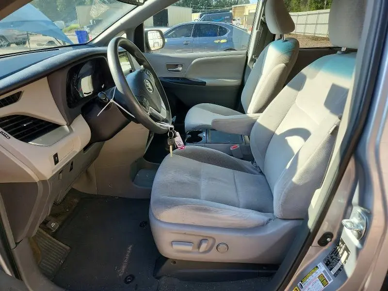 2015 TOYOTA SIENNA LE  