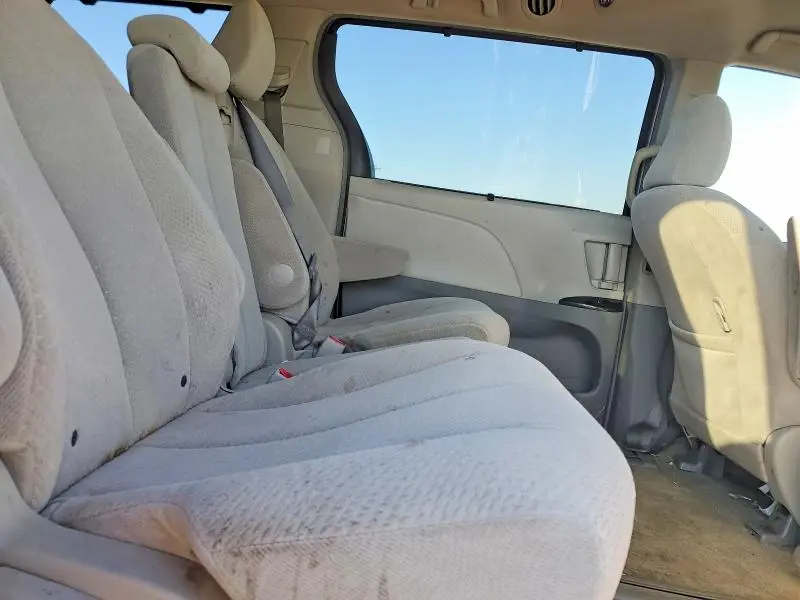 2011 TOYOTA SIENNA LE  