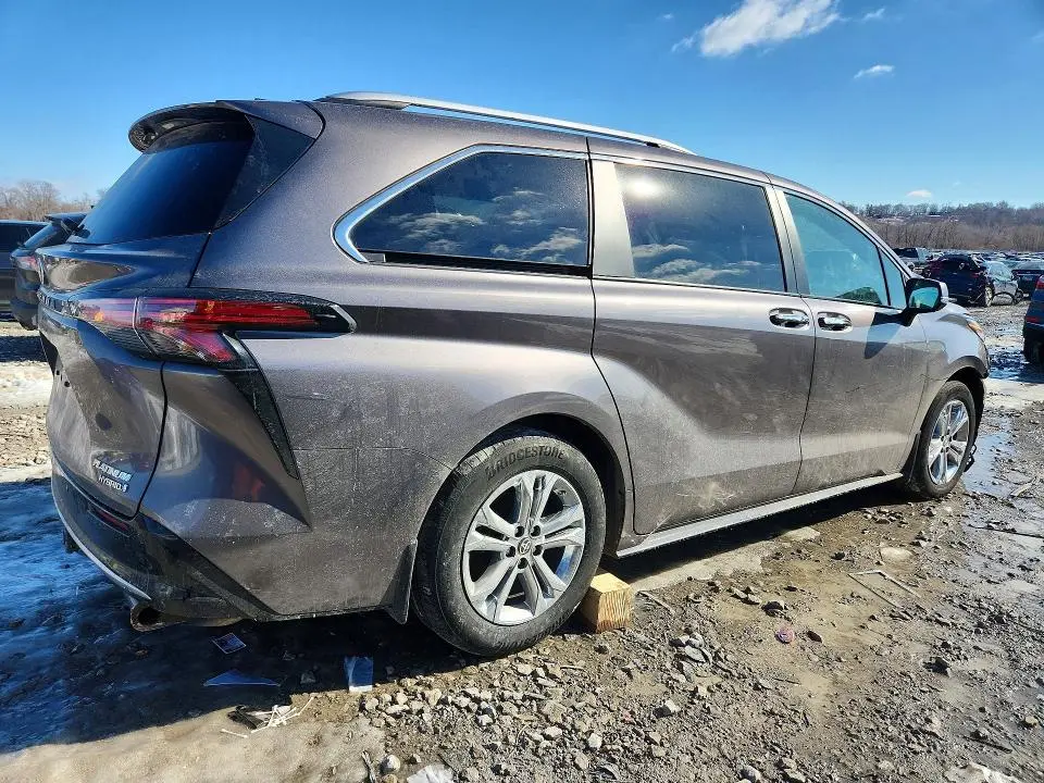 2023 TOYOTA SIENNA LIMITED  