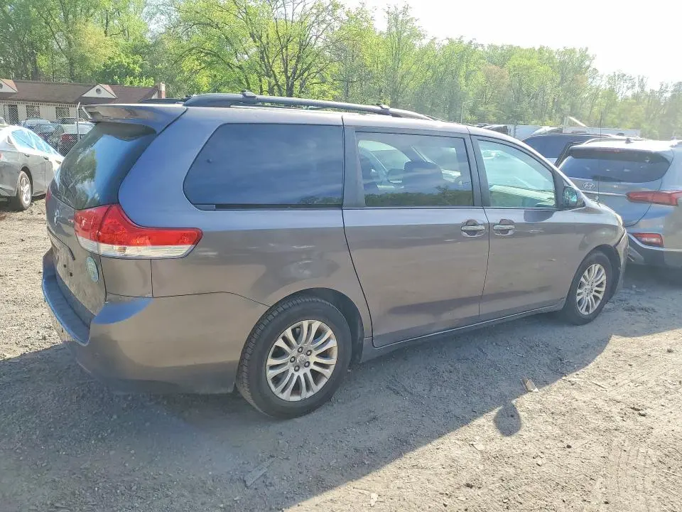 2012 TOYOTA SIENNA XLE 8-PASSENGER  