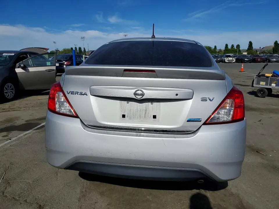 2015 NISSAN VERSA   