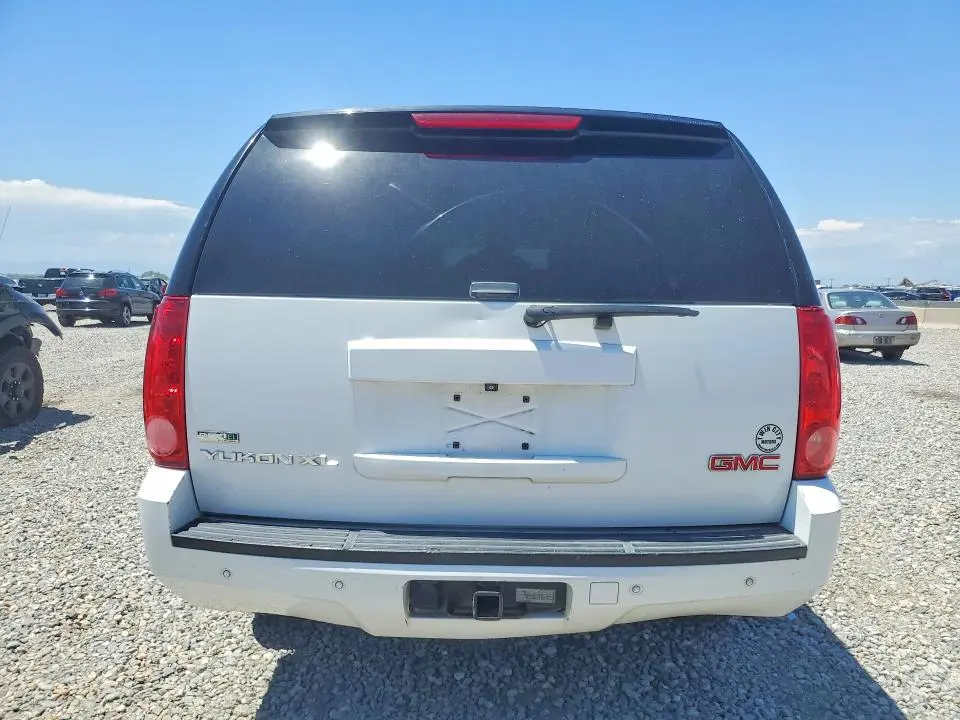 2011 GMC YUKON XL K1500 SLT  