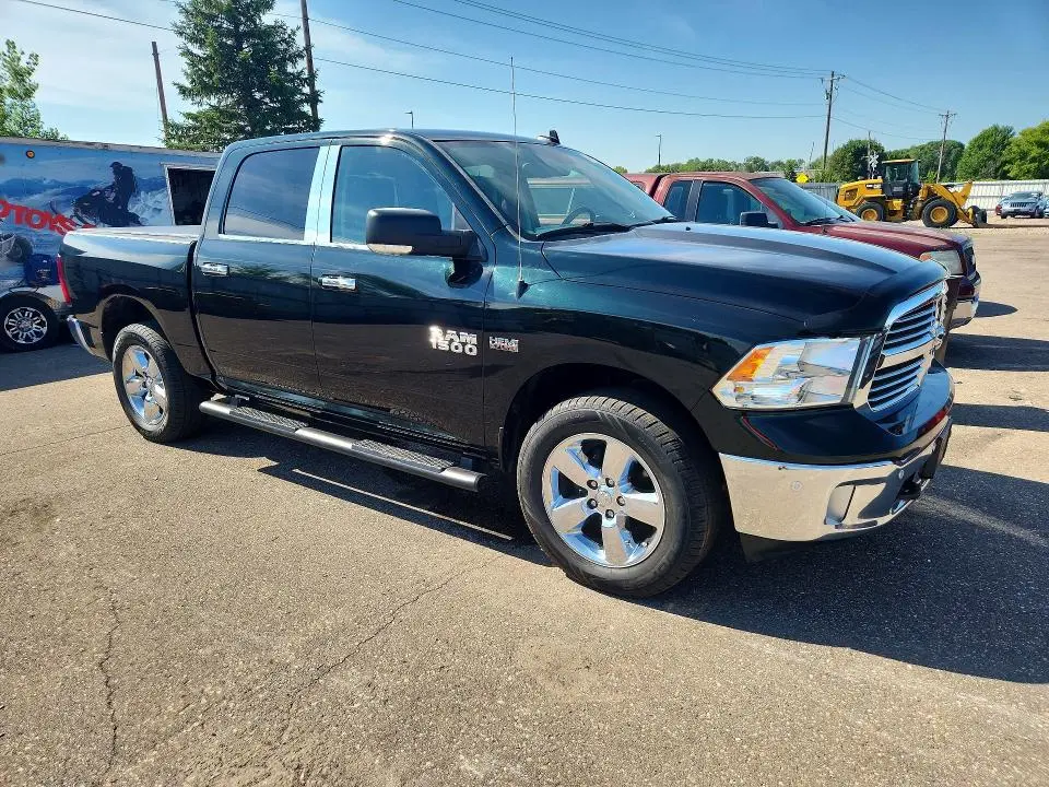 2016 RAM 1500 SLT  