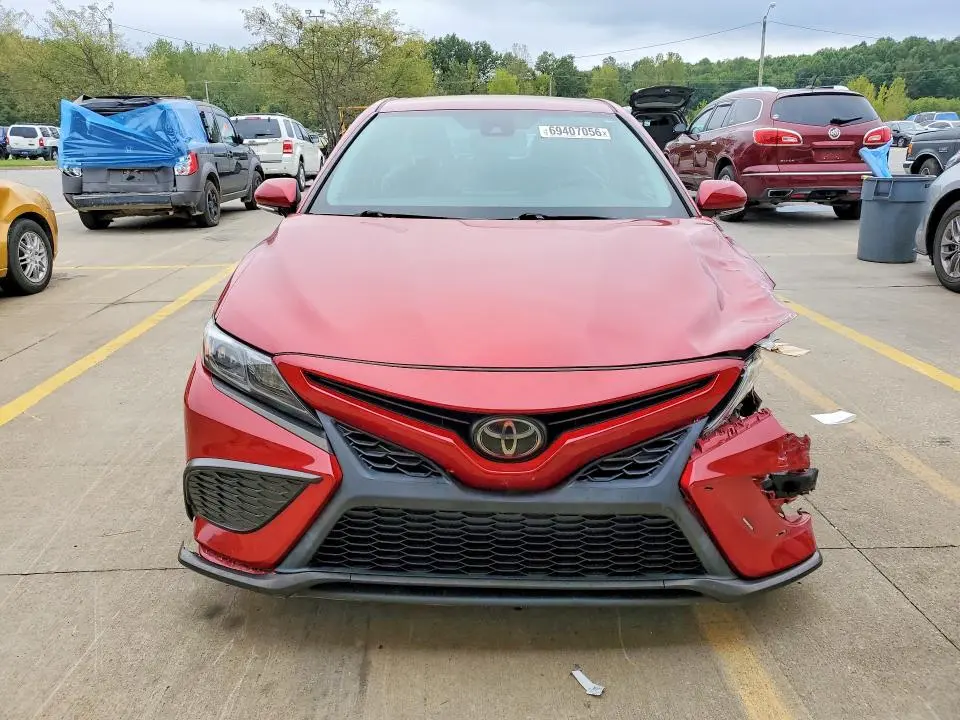 2021 TOYOTA CAMRY SE  