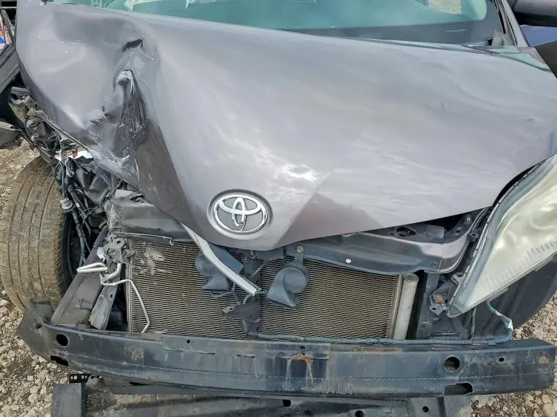 2014 TOYOTA SIENNA XLE 7-PASSENGER  
