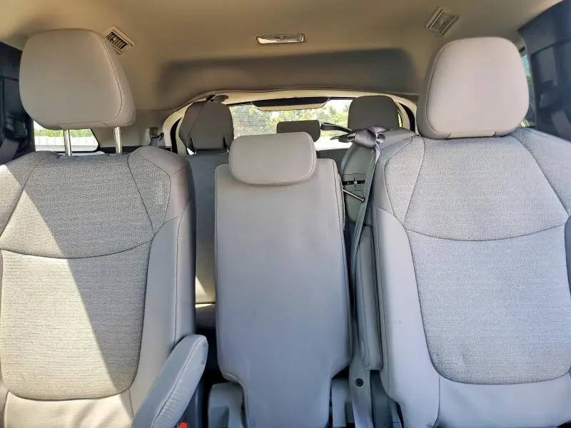 2025 TOYOTA SIENNA LE  