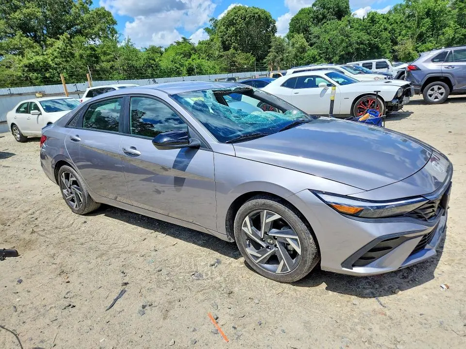 2025 HYUNDAI ELANTRA SEL SPORT  