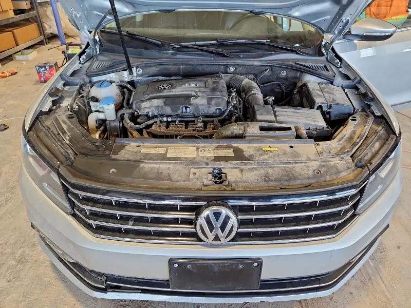2016 VOLKSWAGEN PASSAT SE  