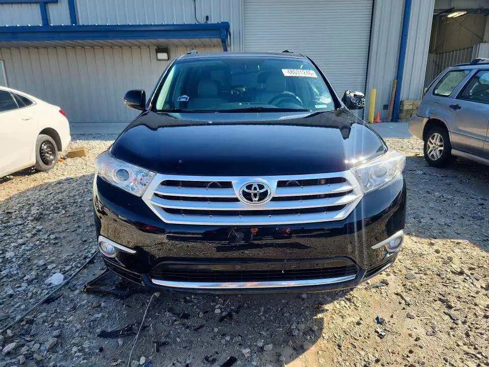 2013 TOYOTA HIGHLANDER SE  