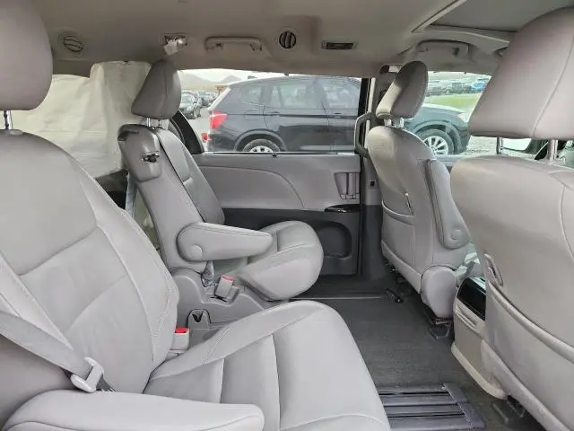 2015 TOYOTA SIENNA XLE  
