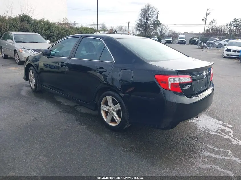 2014 TOYOTA CAMRY SE