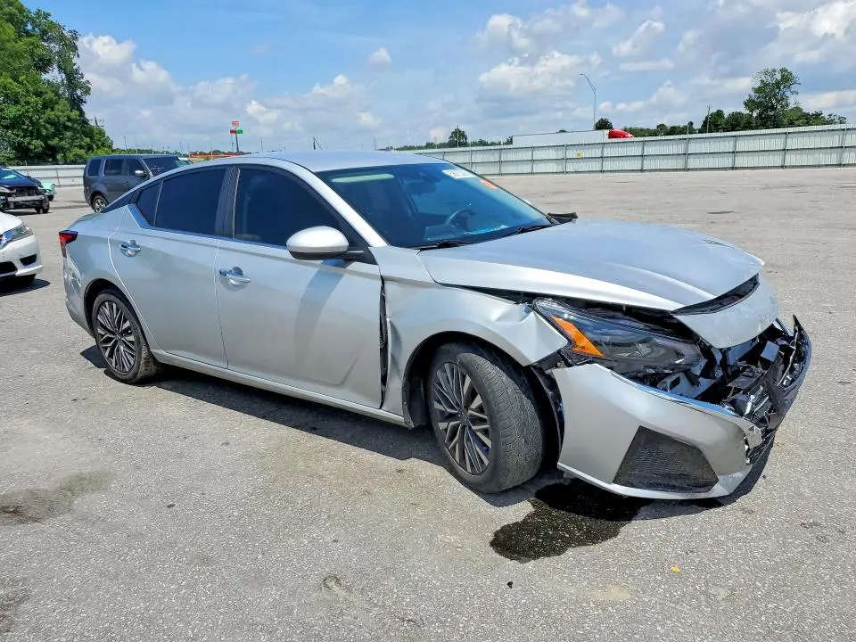2023 NISSAN ALTIMA SV  