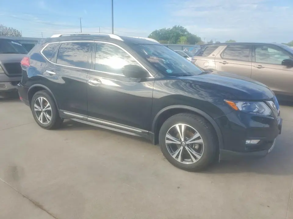2017 NISSAN ROGUE SL  