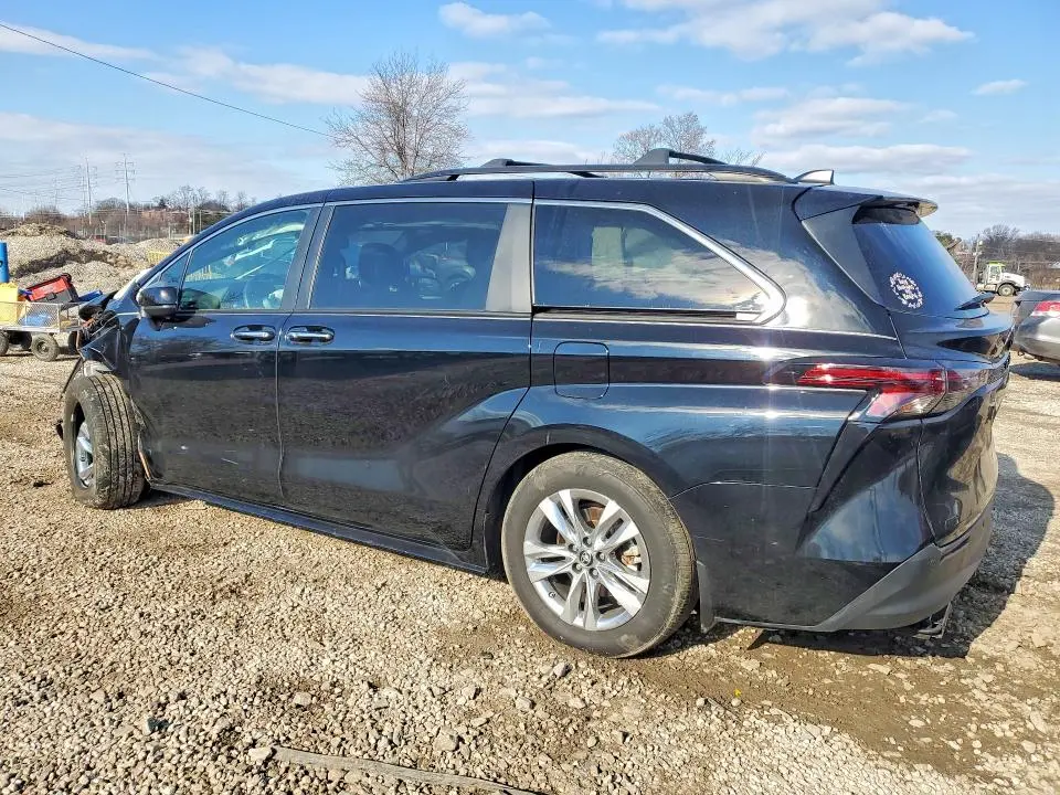 2023 TOYOTA SIENNA XSE  