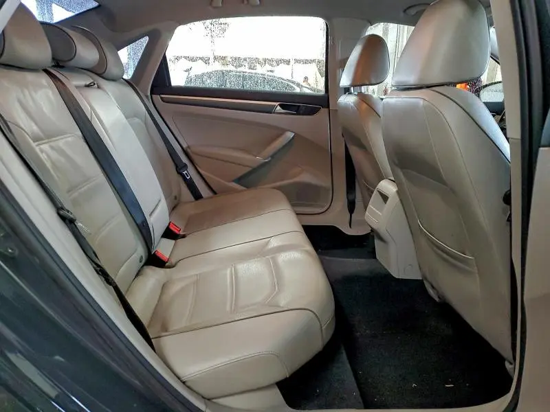 2017 VOLKSWAGEN PASSAT R-LINE  