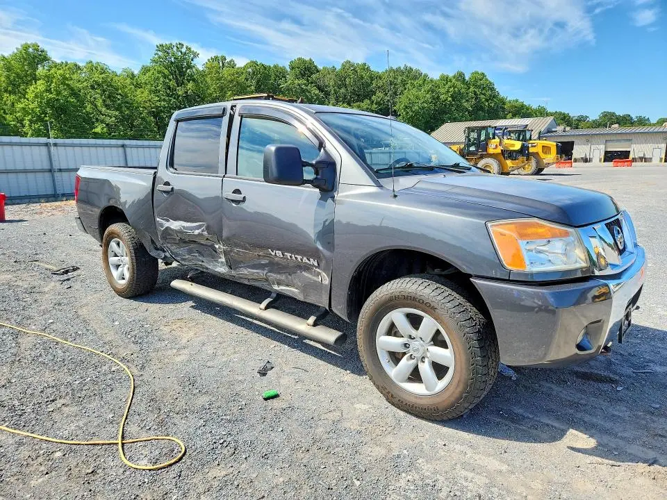 2011 NISSAN TITAN SV  