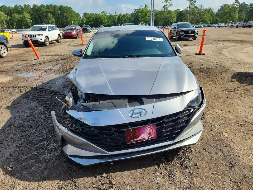 2021 HYUNDAI ELANTRA SE  