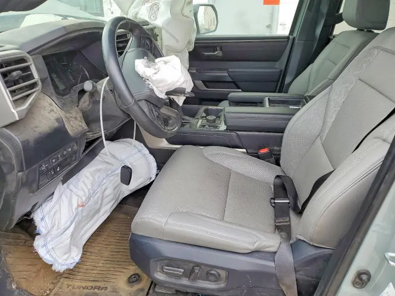 2025 TOYOTA TUNDRA CREWMAX SR5  