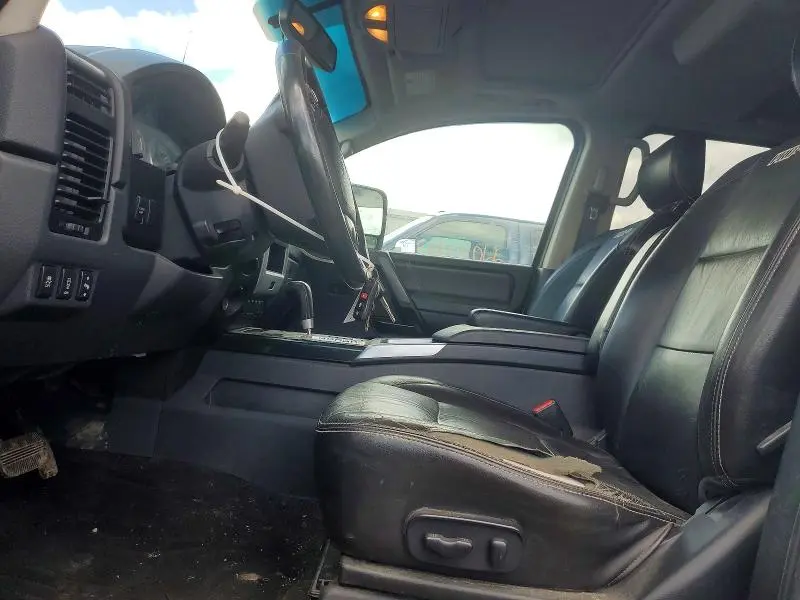 2013 NISSAN TITAN SV  
