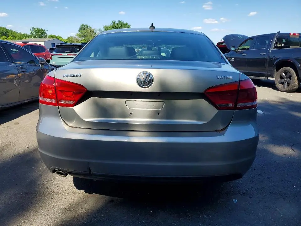 2014 VOLKSWAGEN PASSAT SE  
