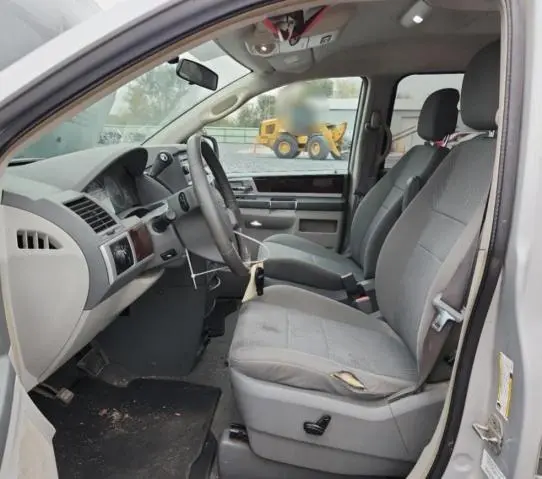 2010 CHRYSLER TOWN & COUNTRY TOURING  