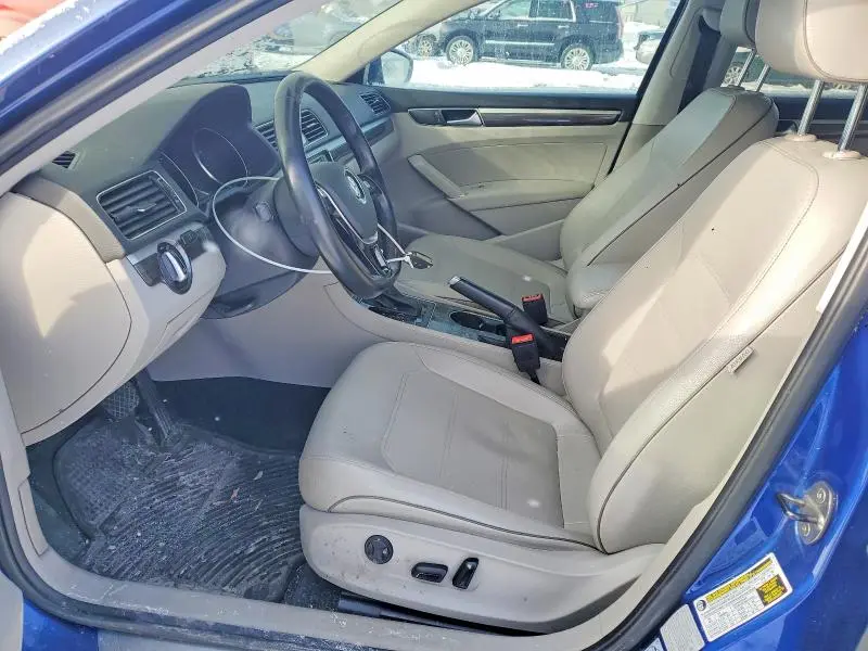 2016 VOLKSWAGEN PASSAT SE  