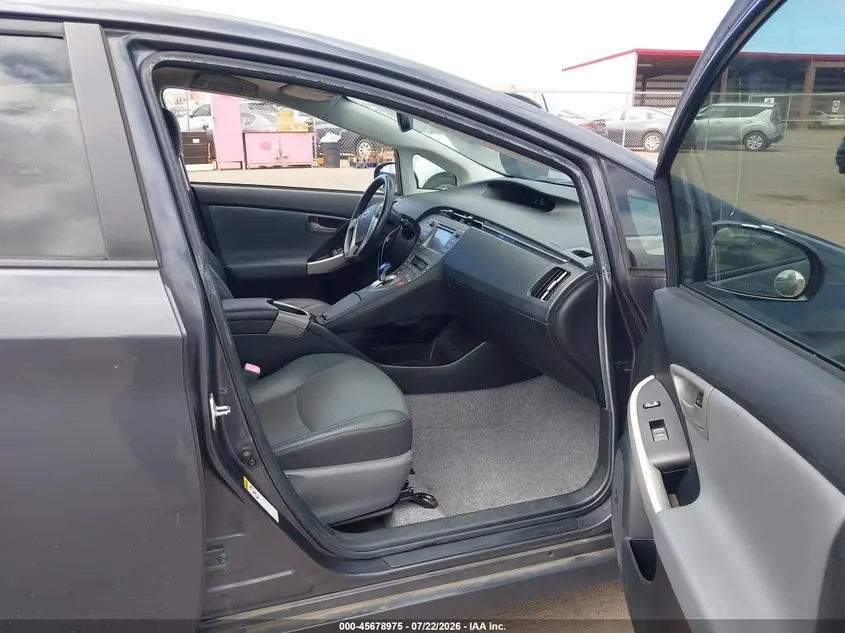 2013 TOYOTA PRIUS FIVE/FOUR/THREE/THREE SE/TWO