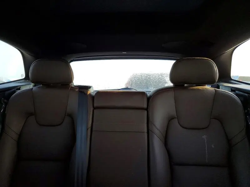 2022 VOLVO XC60 B5 MOMENTUM  