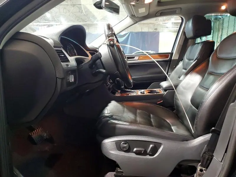 2012 VOLKSWAGEN TOUAREG V6  