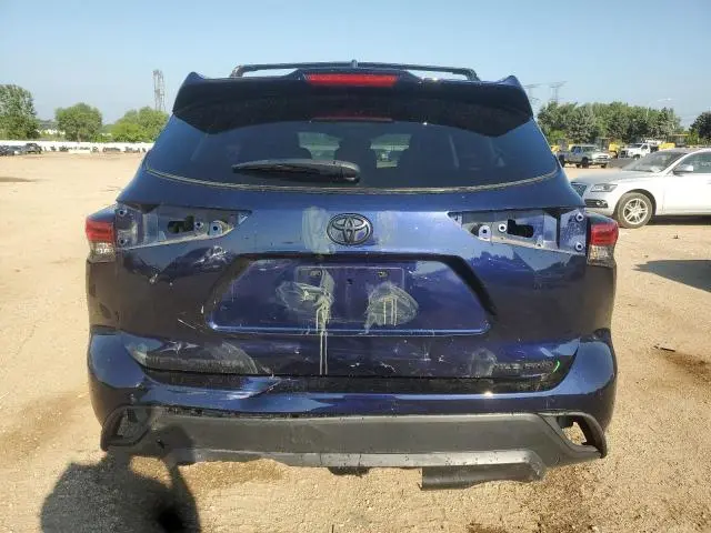 2022 TOYOTA HIGHLANDER XLE  