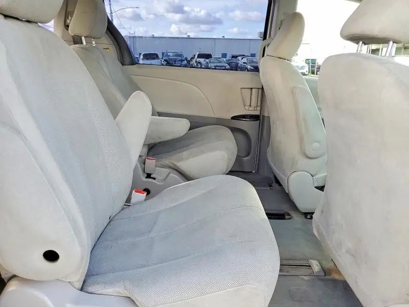 2011 TOYOTA SIENNA BASE 7-PASSENGER  
