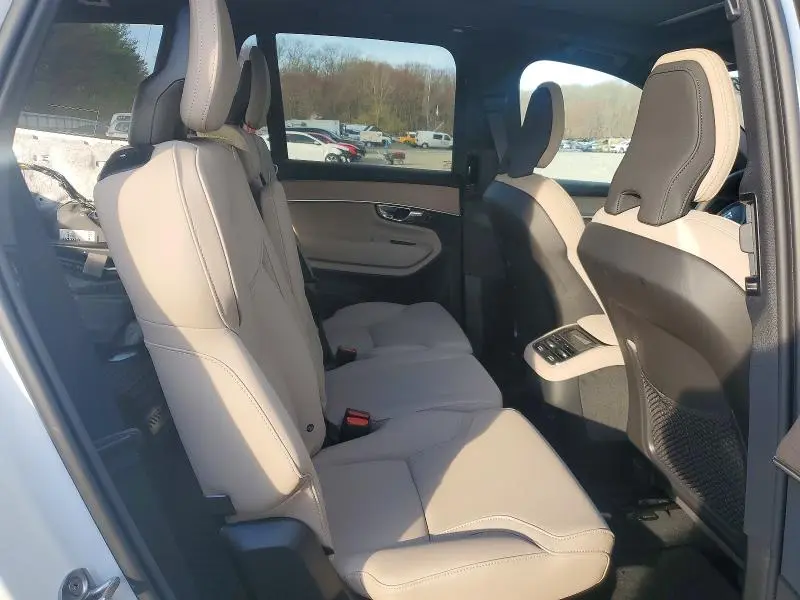2026 VOLVO XC90 CORE  