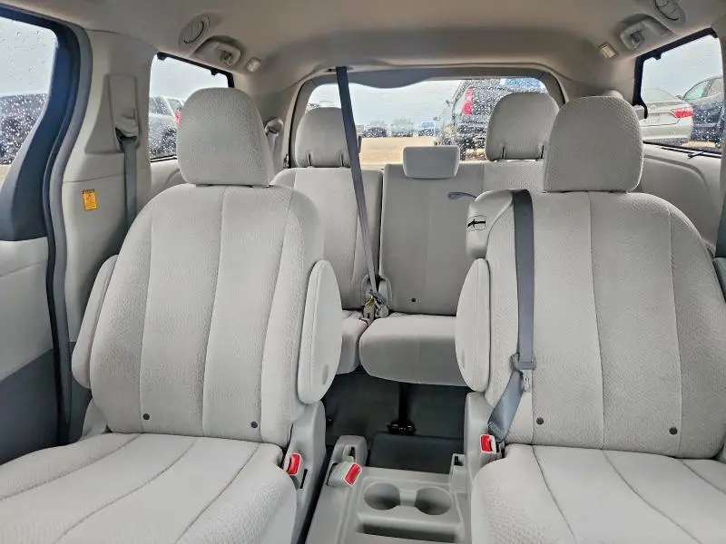 2013 TOYOTA SIENNA LE 8-PASSENGER  