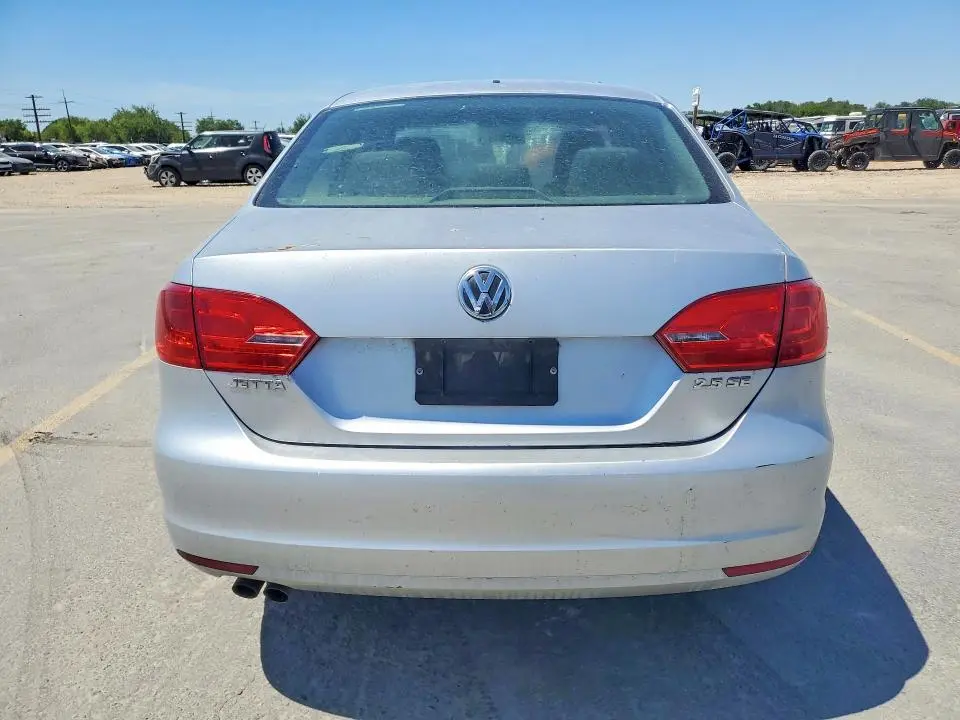 2011 VOLKSWAGEN JETTA SE  