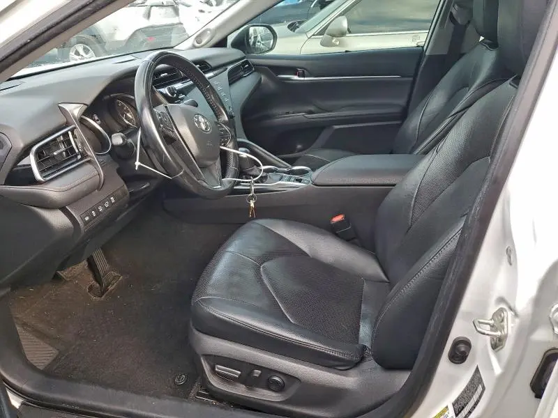 2020 TOYOTA CAMRY XLE  