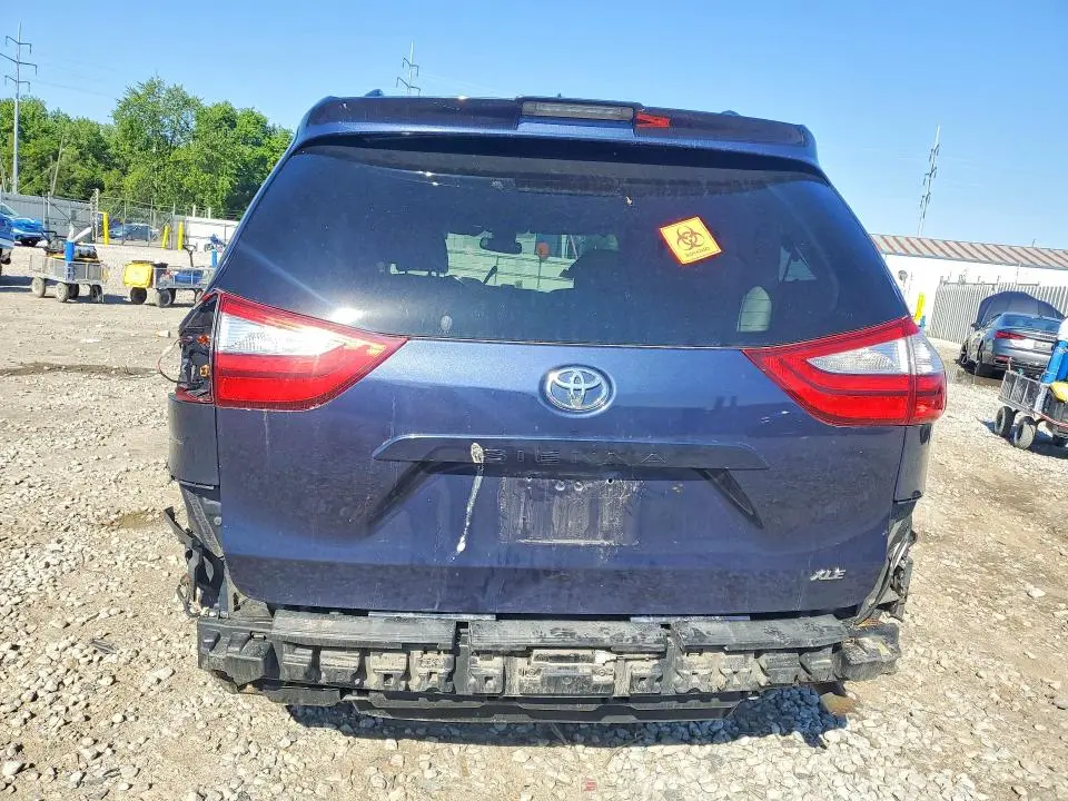2018 TOYOTA SIENNA XLE 8-PASSENGER  