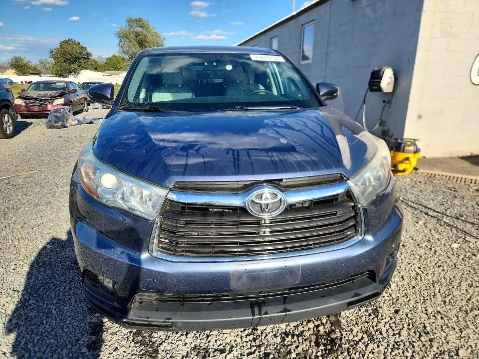 2016 TOYOTA HIGHLANDER LE  