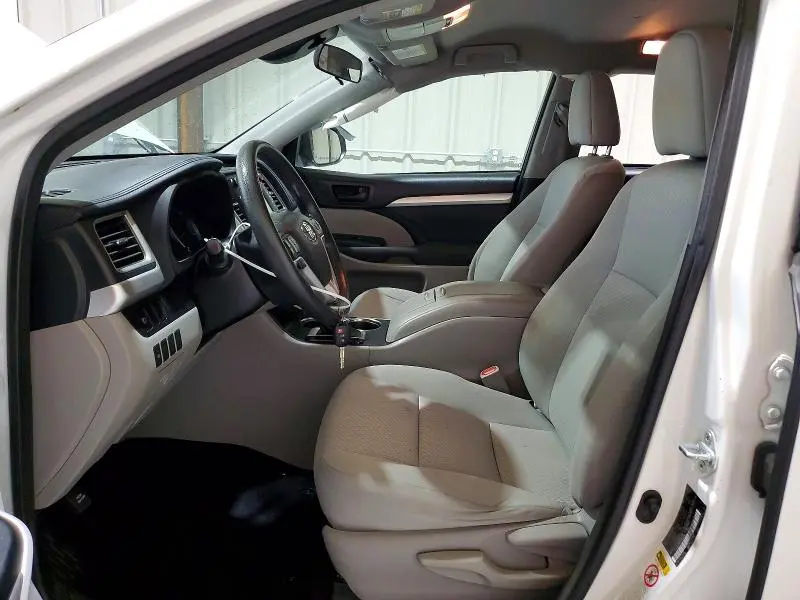 2017 TOYOTA HIGHLANDER LE  