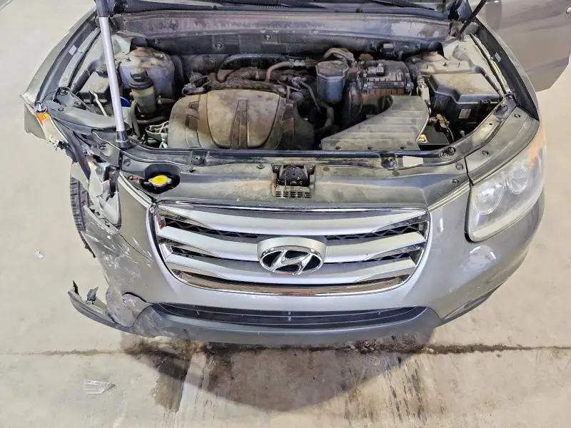 2012 HYUNDAI SANTA FE SE  