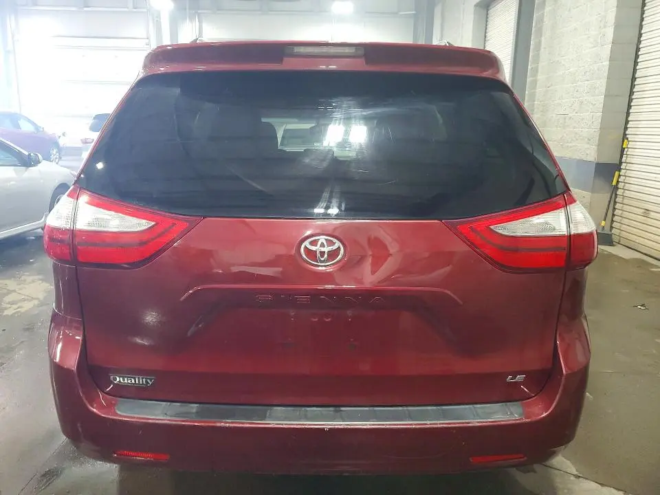 2015 TOYOTA SIENNA LE  