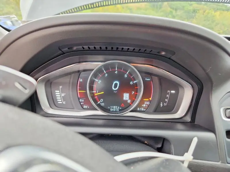 2015 VOLVO XC60 T6 PLATINUM  