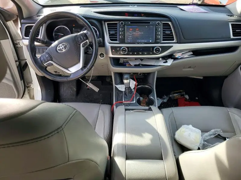 2018 TOYOTA HIGHLANDER SE  
