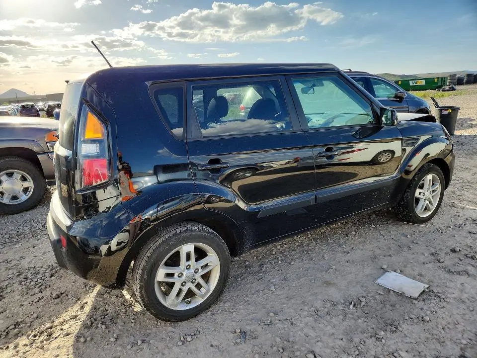 2011 KIA SOUL +  